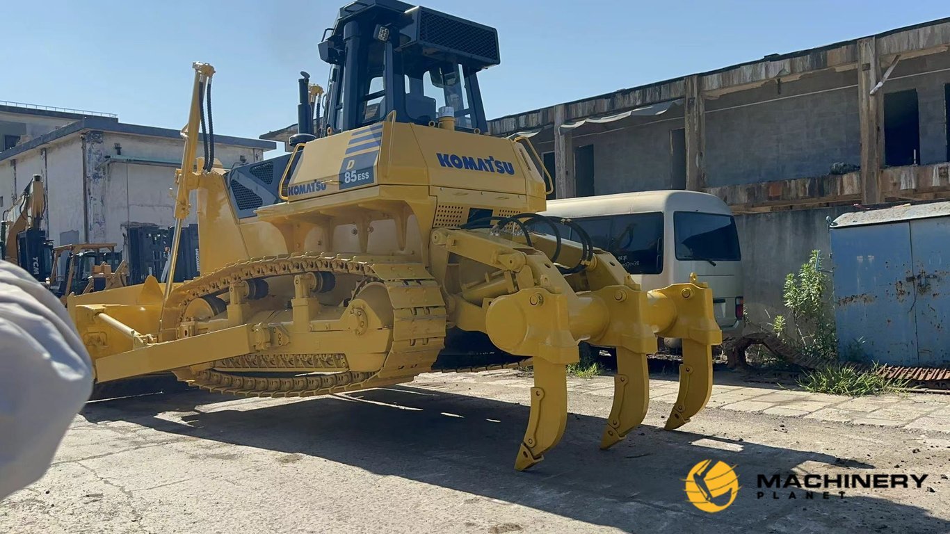KOMATSU D85ESS Hot sale Good quality D85ESS 2019 1 Dozers image 2