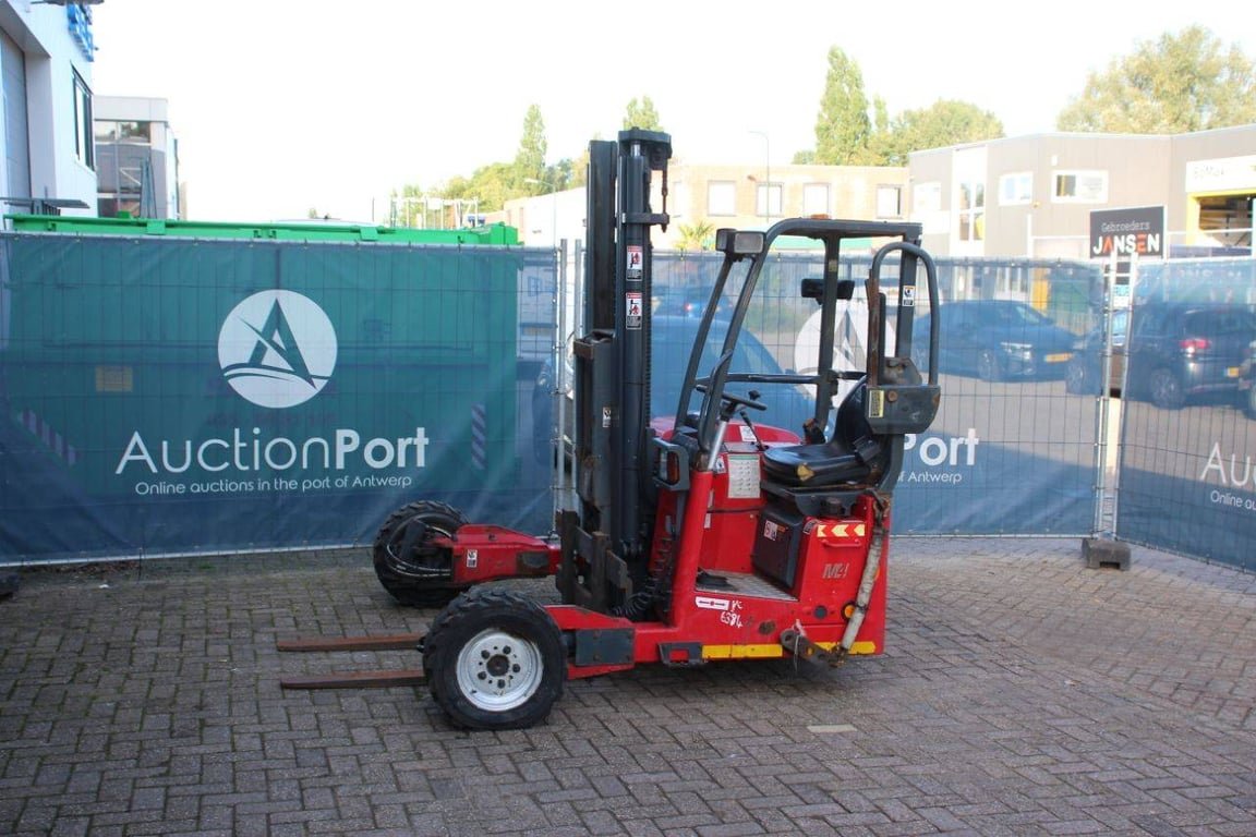 Moffett M4 20.4 Diesel 2000kg Truck-Mounted Forklift 2011 2011 M4 20.4 2011 1