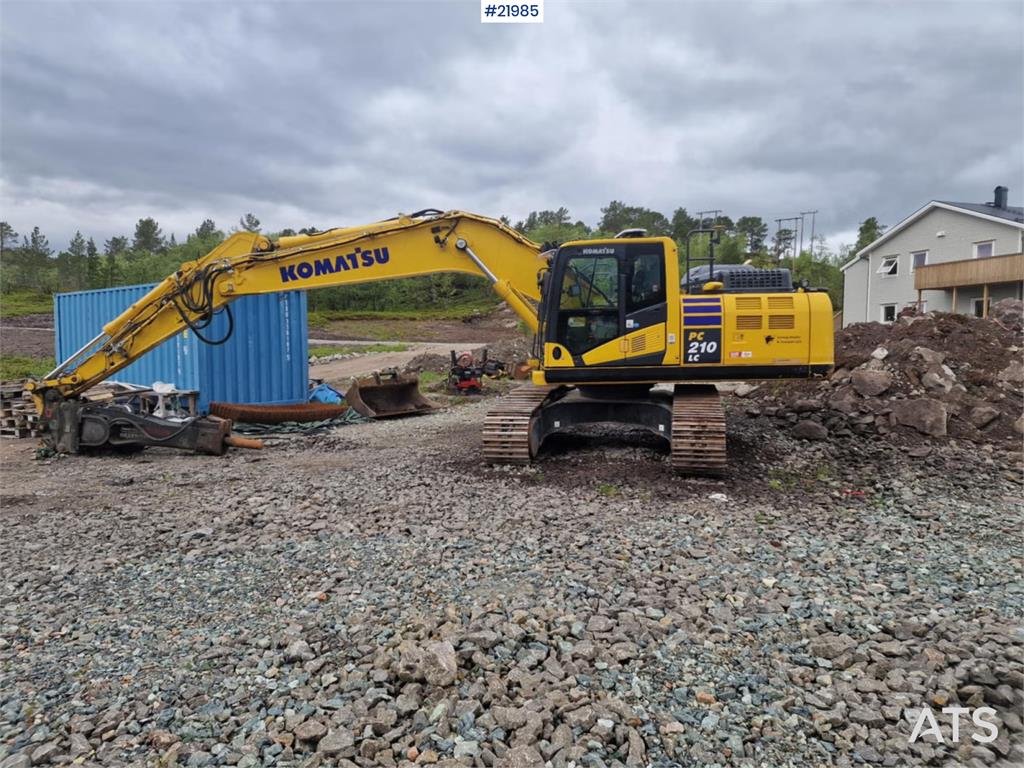 Komatsu PC210LC crawler excavator with 2 buckets and tiltr 2022 21985 PC210LC crawler excavator with 2 buckets and tiltr 2...