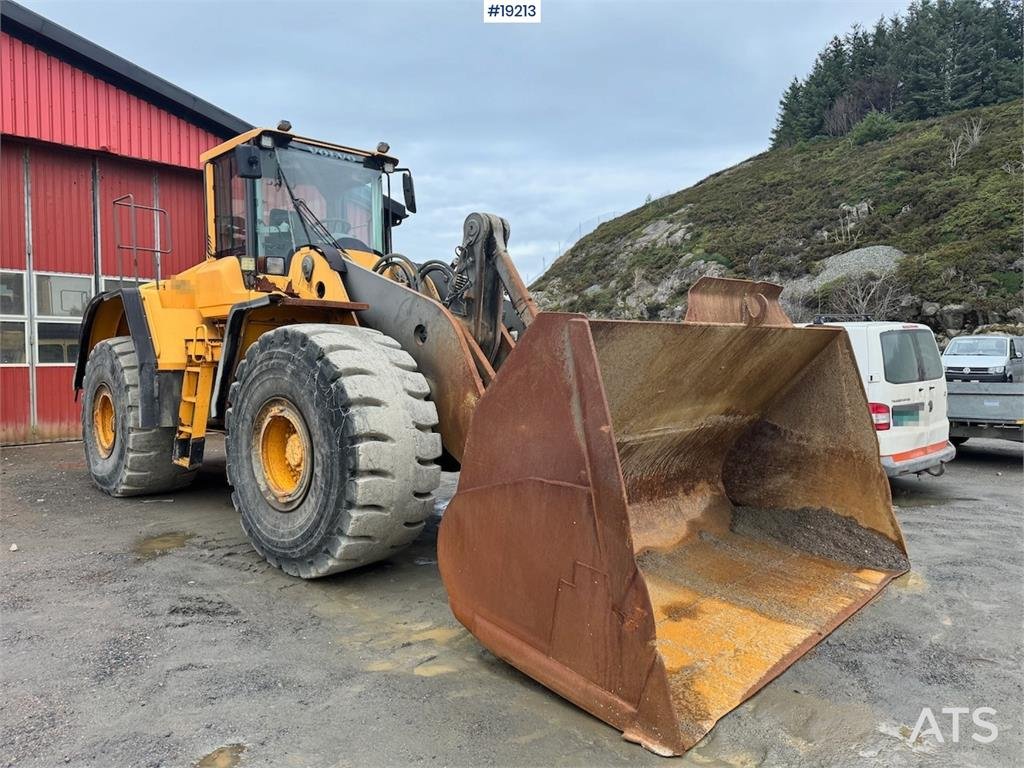 Volvo L220F Wheel loader w/ Bucket, scale and printer. 2008 19213 L220F Wheel loader w/ Bucket, scale and printer. 2008 1 ...
