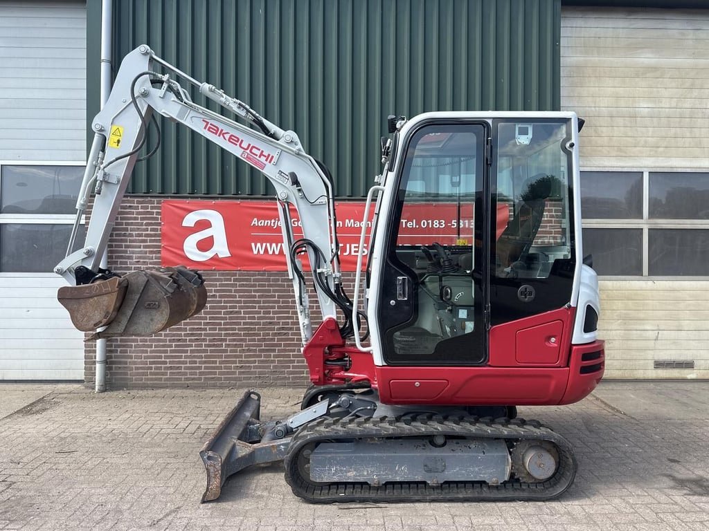 Takeuchi Kraan TB230 - Gebruikt 2020 12360 Kraan TB230 - Gebruikt 2020 1