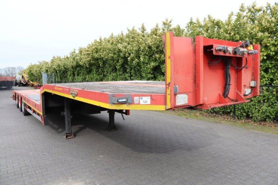 Broshuis E-2190/27 2002 Low Loader Semi-Loader Broshuis E-2190/27 2002 2 Lowloader semi-trailers