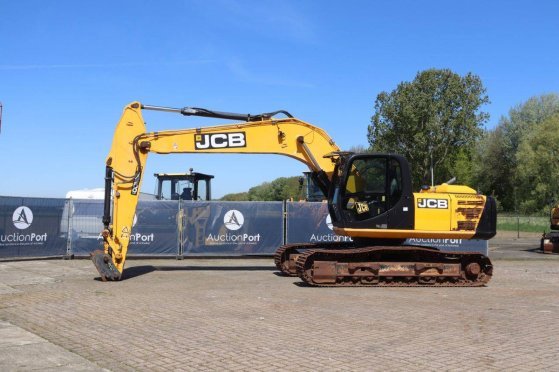 Crawler excavator JCB JS200LCT4i Diesel 129kW 2015 JS200LC-T4i 2015 2 Crawler Excavators