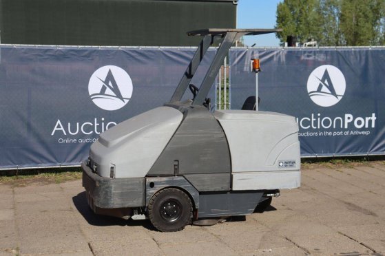 Nilfisk SR 1601 Electric Sweeper Nilfisk SR 1601 2