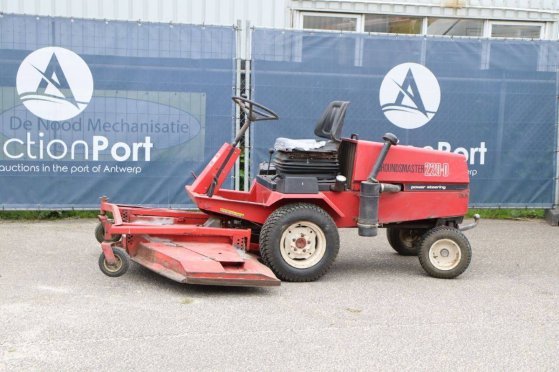 Toro Groundsmaster 220-D Diesel Ride-on Mower Toro Groundsmaster 220-D 2