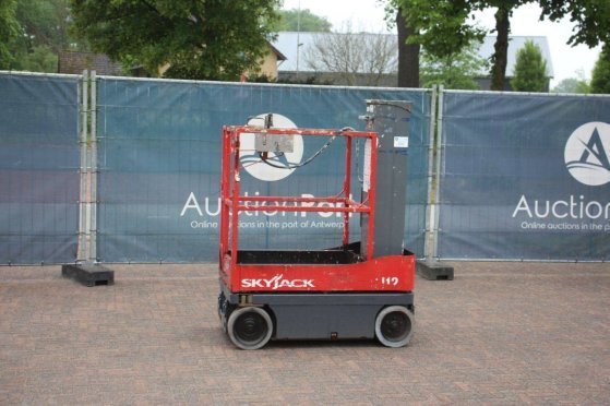 Skyjack SJ12 Electric Mast Lift Skyjack SJ12 2