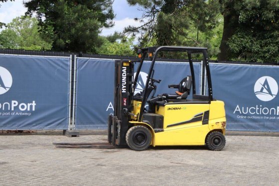 Hyundai 30BH-9 Electric Forklift 3000kg 4.05m 2016 30BH-9 2014 2 Forklift