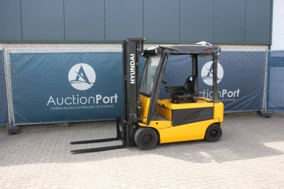 Hyundai 20B-7 Electric Forklift 1745kg 4.7m 2011 20B-7 2011 2 Forklift