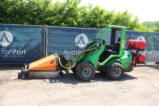 Avant M635 Diesel Articulated Loader 2010 with Attachment M635 2010 2 Wheel Loaders