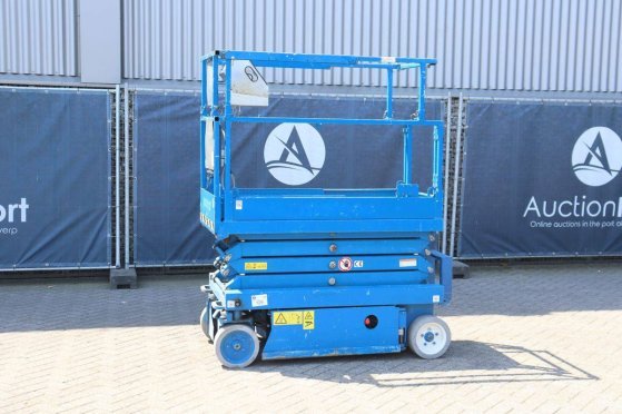 Skyjack SJIII-3219 Electric Scissor Lift 227kg 7.8m 2015 Skyjack SJIII-3219 2015 2 Scissor Lifts