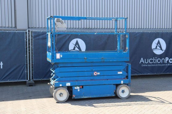 Skyjack SJIII-3226 Electric Scissor Lift 227kg 9.9m 2015 Skyjack SJIII-3226 2015 2 Scissor Lifts