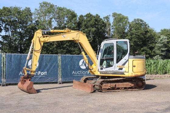 New Holland Kobelco E80BMSR-2 Crawler Excavator Diesel 42kW 2011 Kobelco E80BMSR-2 2011 2 Crawler Excavators