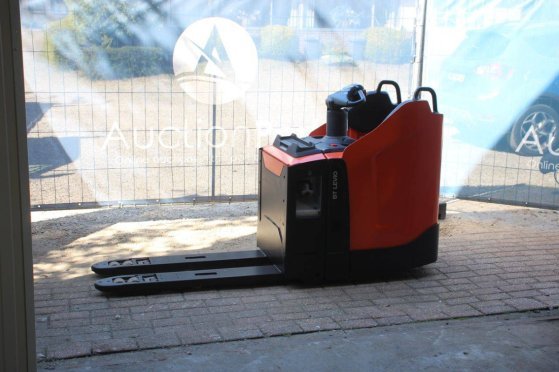 Toyota LPE200 Electric Pallet Truck 2000kg 2020 LPE200 2020 2 Pallet trucks