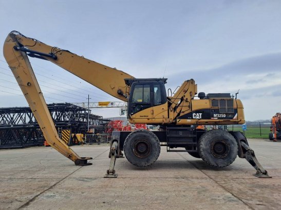 CAT M 325 D L MH 38 2009 2 Other cranes