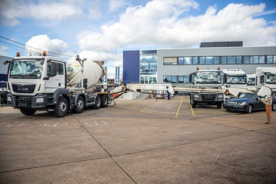 MAN TGS 32.400 BB+BAND/BELT/TAPIS T40/13TM TGS 32.400 BB+BAND/BELT/TAPIS T40/13TM 2016 2