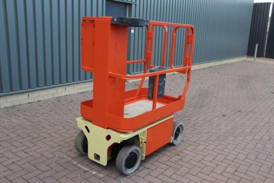 JLG 1230 ES Electric, 5.6m Working height, Non Marking 1230 ES Electric, 5.6m Working height, Non Marking 2007 2