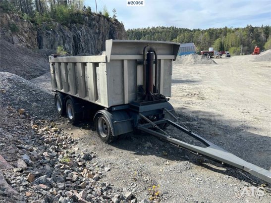 Maur car body 3 axle tow trailer Maur car body 3 axle tow trailer 1999 2 Dump trailers