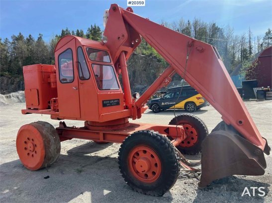 Brøyt X2 excavator w/bucket (Nostalgia!) Broyt X2 excavator w/bucket (Nostalgia!) 1963 2 Crawler Excavators