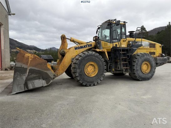 Komatsu WA500-7 wheel loader with a bucket 848 2013 2 Wheel Loaders