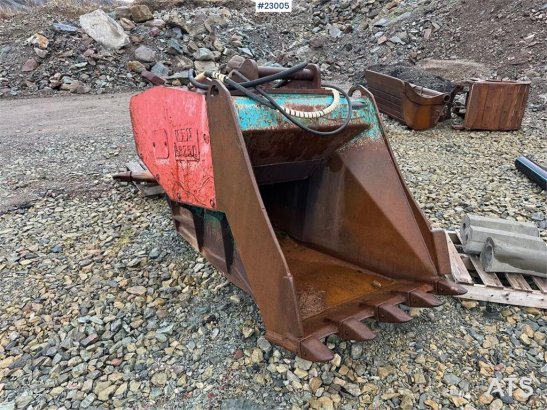 VTN FB250 crusher bucket w/ S70 attachment. VTN FB250 crusher bucket w/ S70 attachment. 2007 2