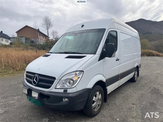 Mercedes-Benz Sprinter 316 w/ Lift REPAIR OBJECT Sprinter 316 w/ Lift REPAIR OBJECT 2011 2 Small Vans