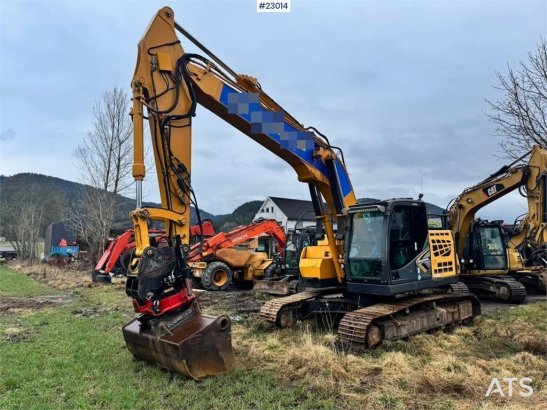 Kato HD823 Kato HD823 2019 2 Crawler Excavators