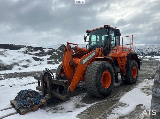 Doosan DL 300-3 hjullaster m/ skuffe, pallegafler og kjet Doosan DL 300-3 hjullaster m/ skuffe, pallegafler og kjet 2013 2...