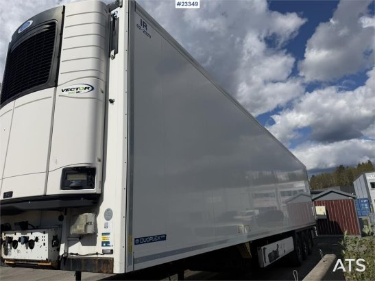 Krone cool liner 3-axle semi box trailer with 2 temperat cool liner 3-axle semi box trailer with 2 temperat 2014 2