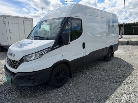 Iveco 35S16 4x2 4-pallet van with 1 sliding door 35S16 4x2 4-pallet van with 1 sliding door 2020 2 Small Vans