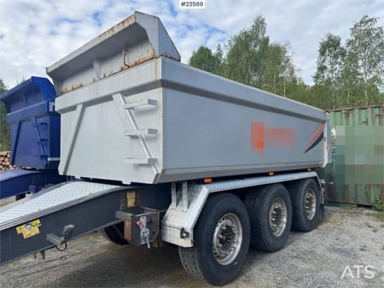 Istrail Triple-Axle Trailer Istrail Triple-Axle Trailer 2017 2 Dump trailers