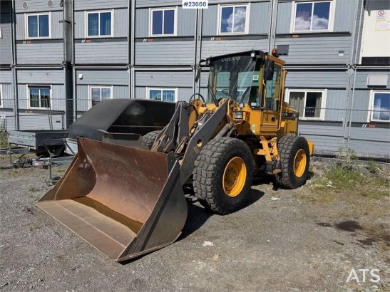 Volvo L50C wheel loader with bucket, good tires and over L50C wheel loader with bucket, good tires and over 1997 2 Wheel L...