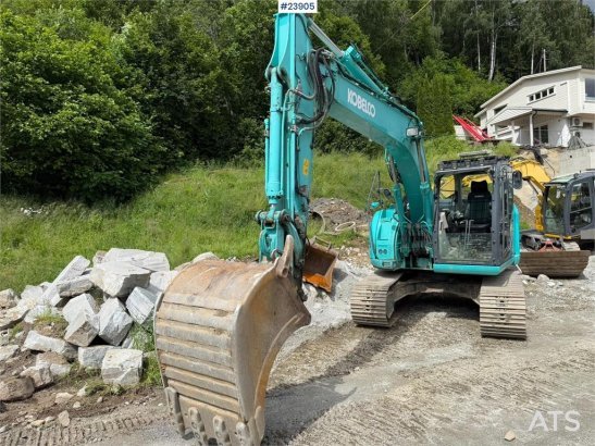 Kobelco Sk140SRLC-3 excavator equipped with a tooth bucket Sk140SRLC-3 excavator equipped with a tooth bucket 2015 2 Crawl...