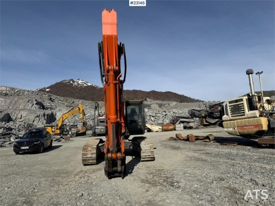 Hitachi ZX290LC-5B excavator with a digging bucket ZX290LC-5B excavator with a digging bucket 2013 2 Crawler Excavators