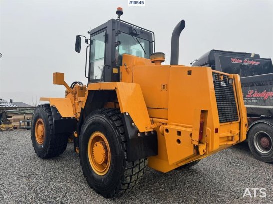 CASE 721B Wheel Loader with bucket 721B Wheel Loader with bucket 1995 2 Wheel Loaders