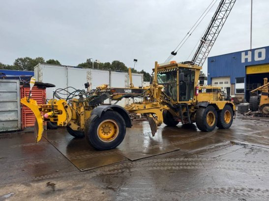 CAT 140 H 483 2000 2 Motor graders