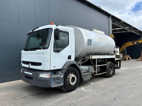Renault Rincheval - 9.000 Liter Rincheval - 9.000 Liter 2000 2 Asphalt pavers